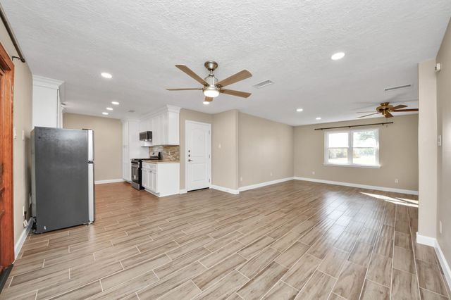 1103 Pine Street, Alvin, TX 77511