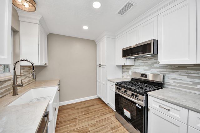 1103 Pine Street, Alvin, TX 77511