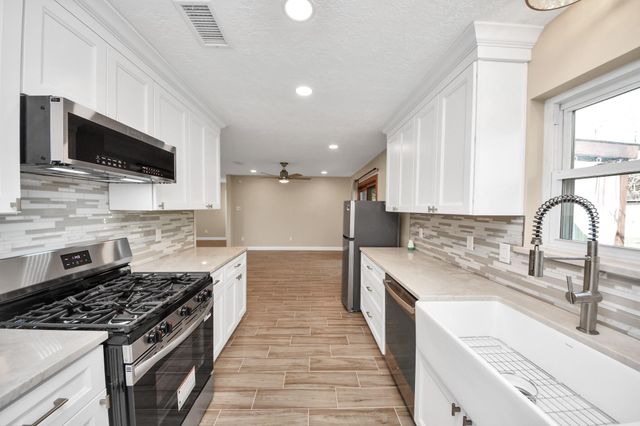 1103 Pine Street, Alvin, TX 77511