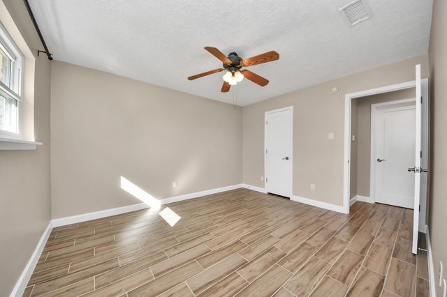 1103 Pine Street, Alvin, TX 77511