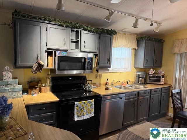 27 Powderhorn Place, Upper Mt Bethel Twp, PA 18343