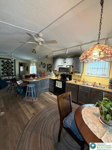 27 Powderhorn Place, Upper Mt Bethel Twp, PA 18343