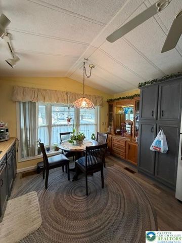 27 Powderhorn Place, Upper Mt Bethel Twp, PA 18343