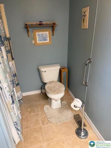 27 Powderhorn Place, Upper Mt Bethel Twp, PA 18343