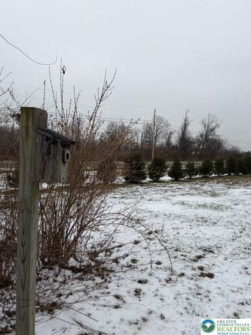 27 Powderhorn Place, Upper Mt Bethel Twp, PA 18343