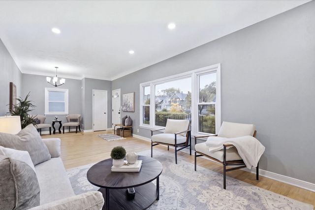 1128 Selby Avenue, Saint Paul, MN 55104