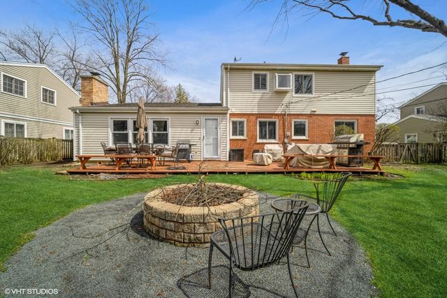 110 Plumtree Road, Deerfield, IL 60015