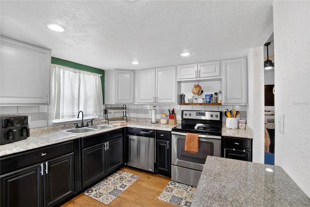 1009 LENNA AVENUE, Seffner, FL 33584