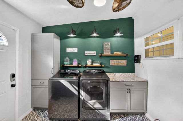 1009 LENNA AVENUE, Seffner, FL 33584