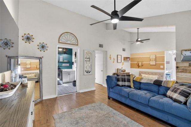 1009 LENNA AVENUE, Seffner, FL 33584