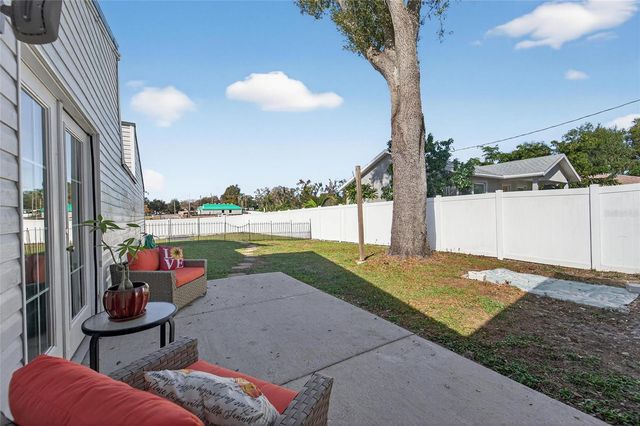 1009 LENNA AVENUE, Seffner, FL 33584