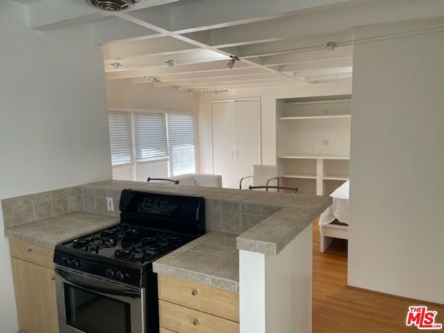516 N San Vicente Boulevard, West Hollywood, CA 90048