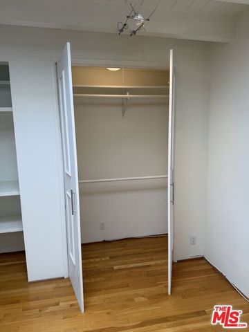 516 N San Vicente Boulevard, West Hollywood, CA 90048