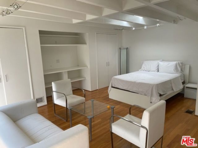 516 N San Vicente Boulevard, West Hollywood, CA 90048