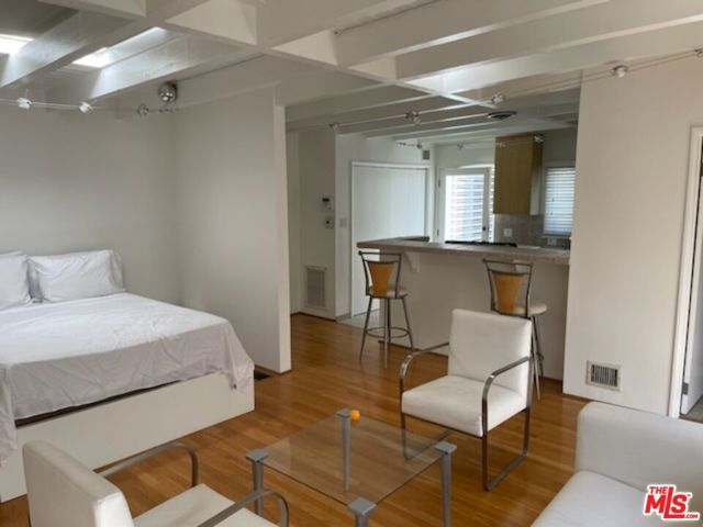 516 N San Vicente Boulevard, West Hollywood, CA 90048