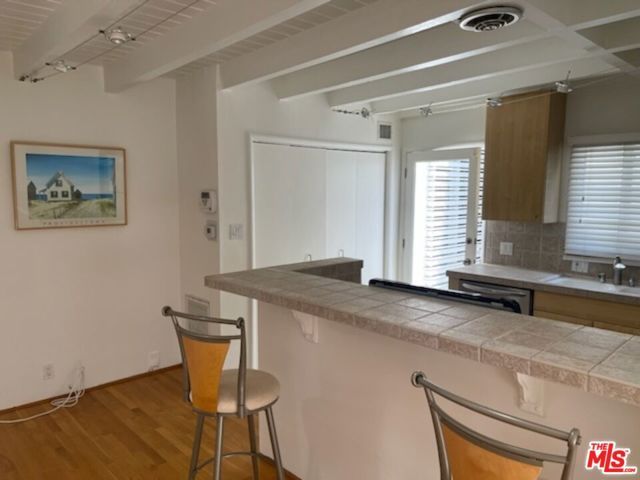 516 N San Vicente Boulevard, West Hollywood, CA 90048