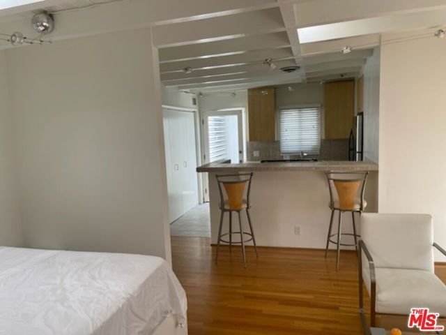 516 N San Vicente Boulevard, West Hollywood, CA 90048