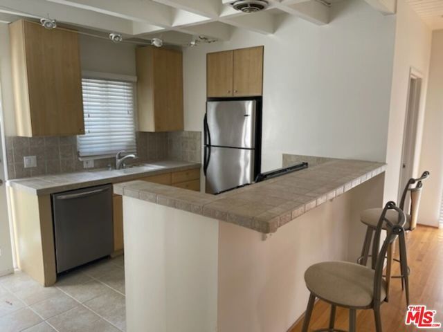 516 N San Vicente Boulevard, West Hollywood, CA 90048