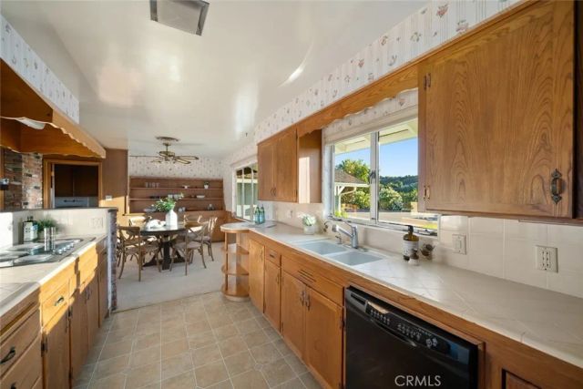 490 Pacific Avenue, Paso Robles, CA 93446