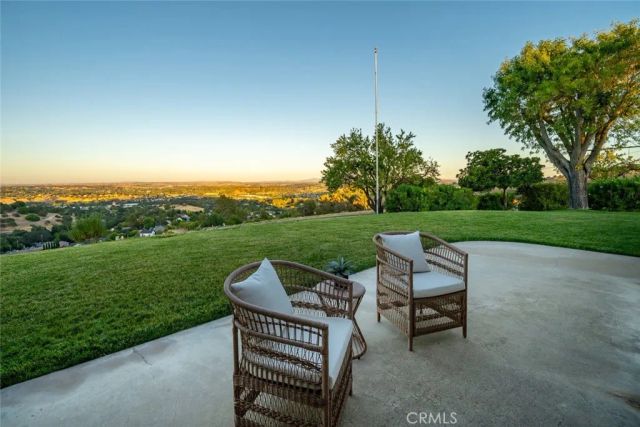 490 Pacific Avenue, Paso Robles, CA 93446