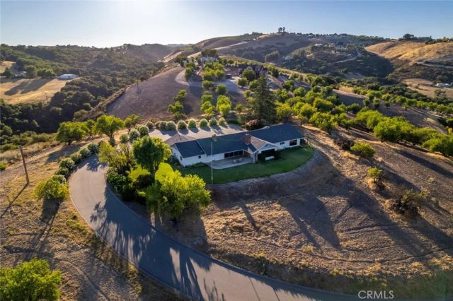 490 Pacific Avenue, Paso Robles, CA 93446
