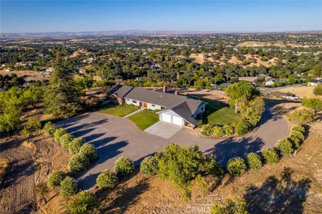 490 Pacific Avenue, Paso Robles, CA 93446