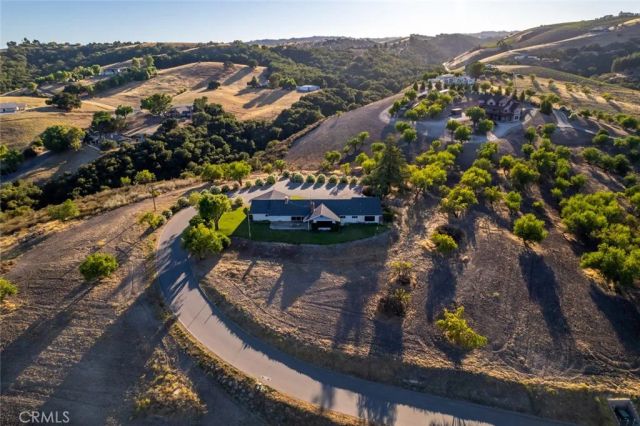 490 Pacific Avenue, Paso Robles, CA 93446