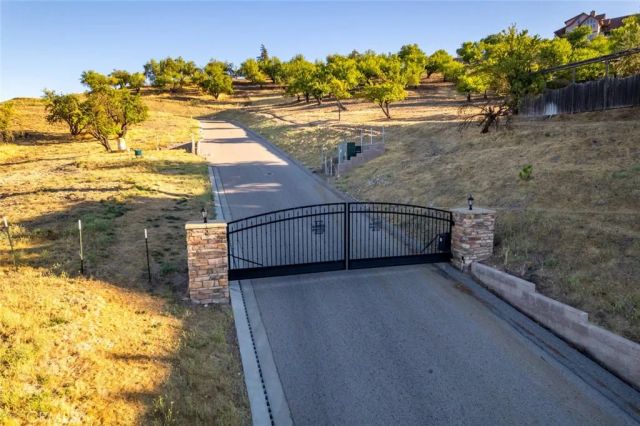 490 Pacific Avenue, Paso Robles, CA 93446