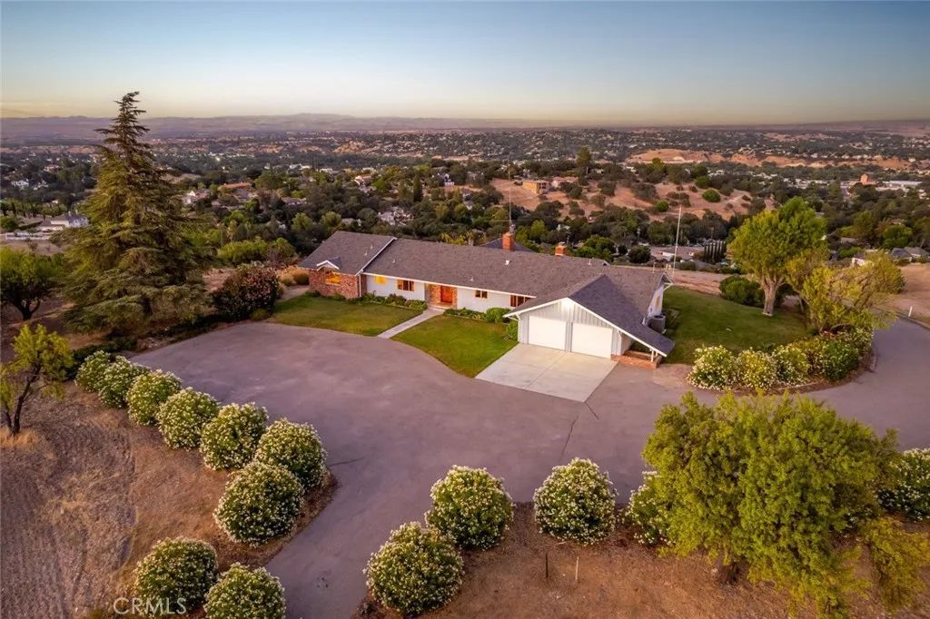 490 Pacific Avenue, Paso Robles, CA 93446