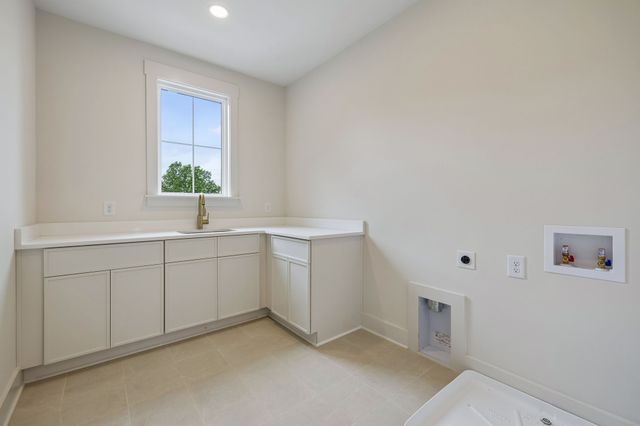 905A Potter Ln, Nashville, TN 37206