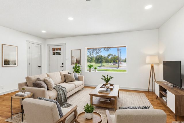 834 Chevy Chase, San Antonio, TX 78209