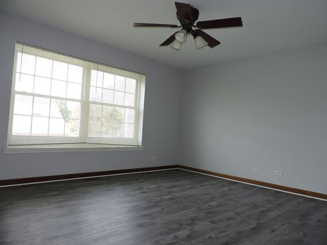1334 Gloucester Circle, Carol Stream, IL 60188