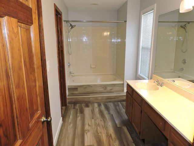 1334 Gloucester Circle, Carol Stream, IL 60188