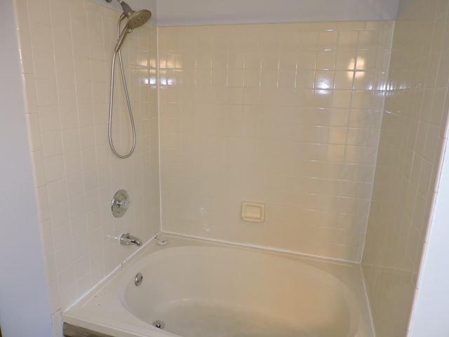 1334 Gloucester Circle, Carol Stream, IL 60188