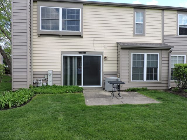 1334 Gloucester Circle, Carol Stream, IL 60188