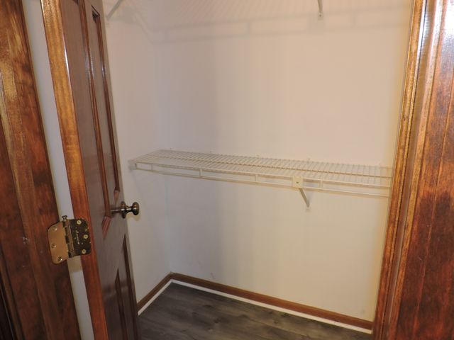 1334 Gloucester Circle, Carol Stream, IL 60188