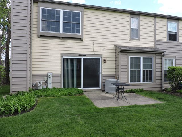 1334 Gloucester Circle, Carol Stream, IL 60188