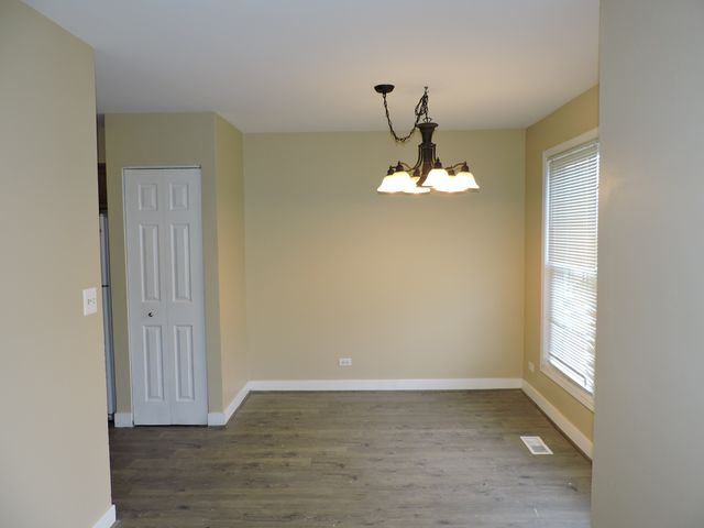 1334 Gloucester Circle, Carol Stream, IL 60188