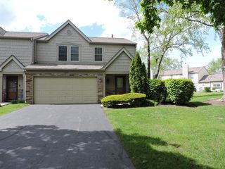 1334 Gloucester Circle, Carol Stream, IL 60188