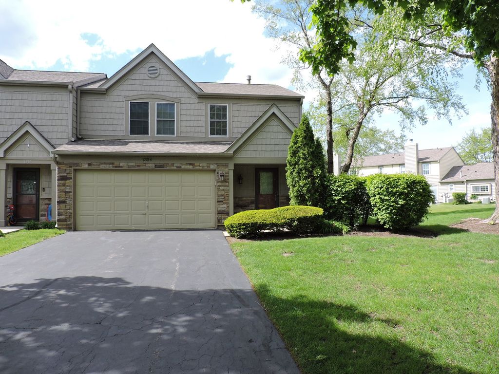 1334 Gloucester Circle, Carol Stream, IL 60188