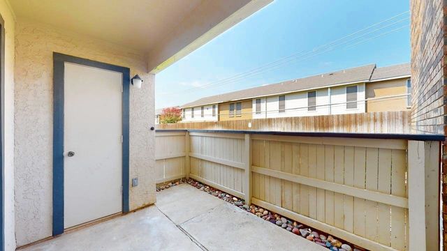 833 W Harwood Road F, Hurst, TX 76054