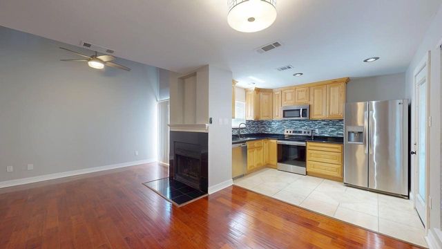 833 W Harwood Road F, Hurst, TX 76054