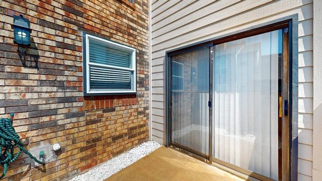 833 W Harwood Road F, Hurst, TX 76054