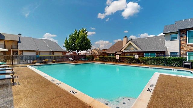 833 W Harwood Road F, Hurst, TX 76054