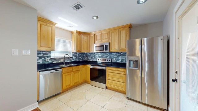 833 W Harwood Road F, Hurst, TX 76054