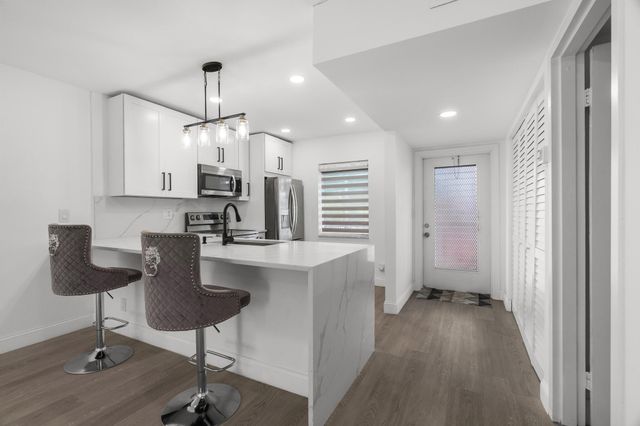 5 Abbey Lane 207, Delray Beach, FL 33446