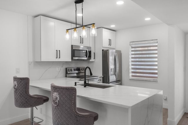 5 Abbey Lane 207, Delray Beach, FL 33446