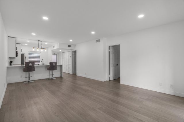 5 Abbey Lane 207, Delray Beach, FL 33446