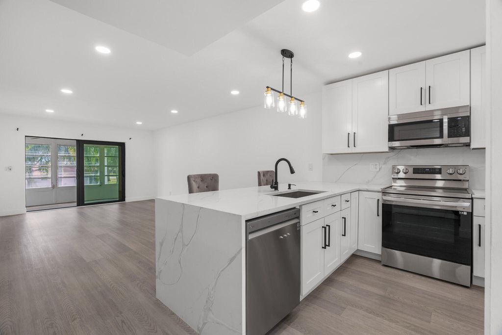 5 Abbey Lane 207, Delray Beach, FL 33446