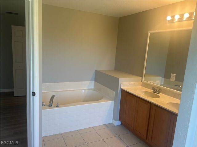 4015 6th ST SW, Lehigh Acres, FL 33976